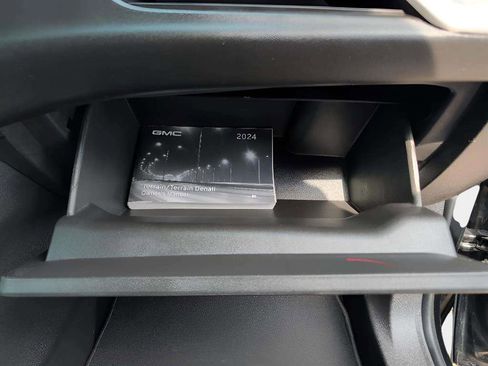 Used 2024 GMC Terrain SLT image 22