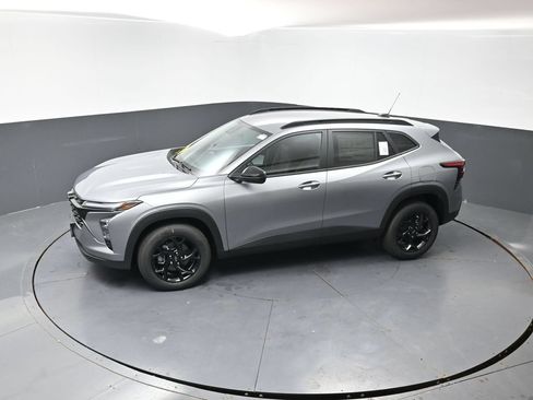 New 2026 Chevrolet Trax LT w/ Driver Confidence Package FWD image 33