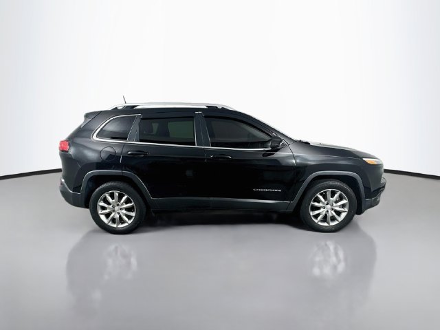 Used 2018 Jeep Cherokee Limited AWD/4WD image 5