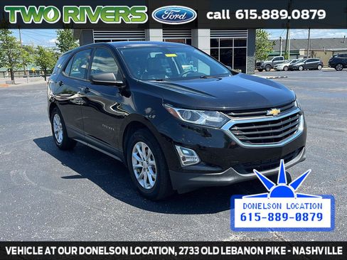 Used 2019 Chevrolet Equinox LS FWD image 2