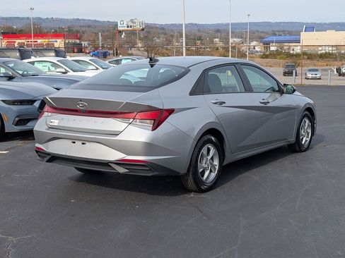 Used 2023 Hyundai Elantra SE image 6