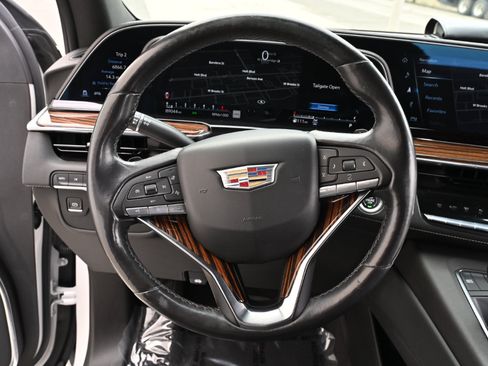 Used 2022 Cadillac Escalade ESV Luxury AWD/4WD image 20