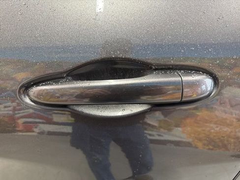 Used 2019 Jeep Cherokee Limited image 18