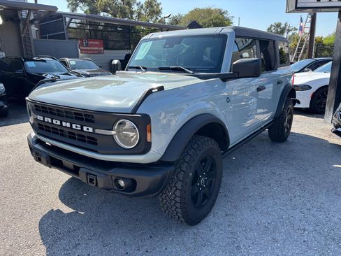Used 2022 Ford Bronco Black Diamond image 2