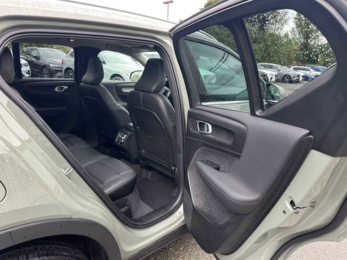 Certified 2025 Volvo XC40 B5 Plus AWD/4WD image 14