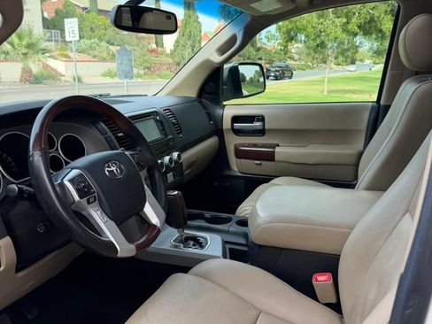 Used 2016 Toyota Sequoia Platinum RWD image 10