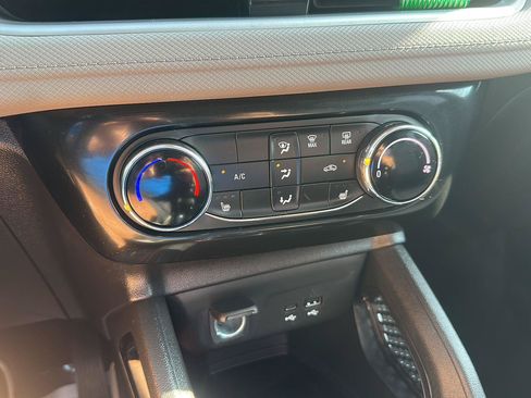 Used 2024 Chevrolet TrailBlazer LT w/ LT Cold Weather Package FWD image 16