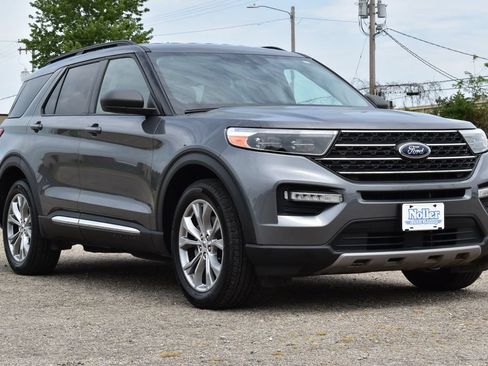 Certified 2023 Ford Explorer XLT w/ Equipment Group 202A AWD/4WD image 3