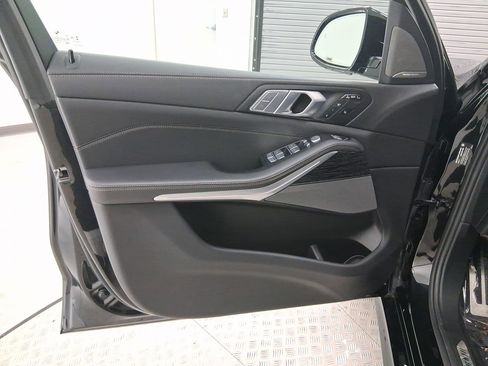 Certified 2022 BMW X7 M50i image 21