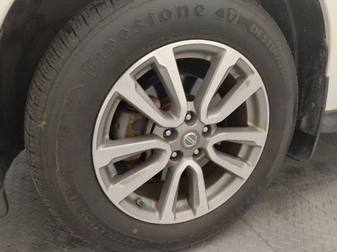 Used 2014 Nissan Pathfinder S image 31