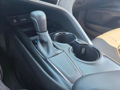 Used 2019 Toyota Camry SE FWD image 13