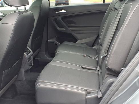Used 2021 Volkswagen Tiguan SEL FWD image 23