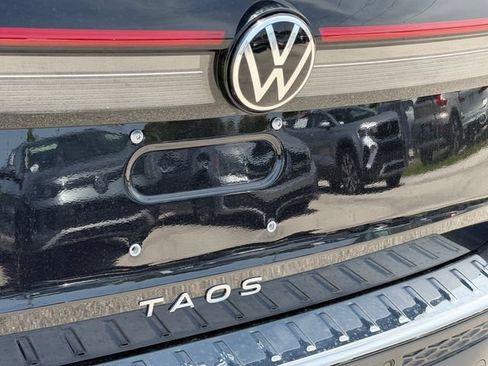 New 2026 Volkswagen Taos SE FWD image 9