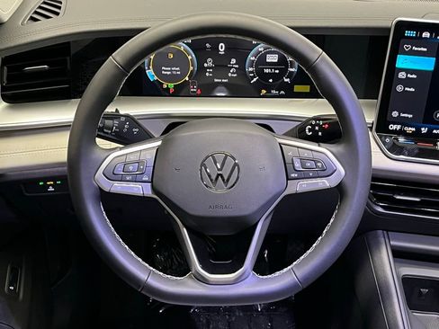 New 2026 Volkswagen Tiguan SE image 9