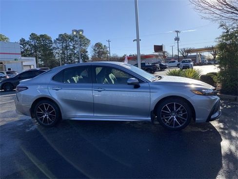 Used 2021 Toyota Camry SE image 9
