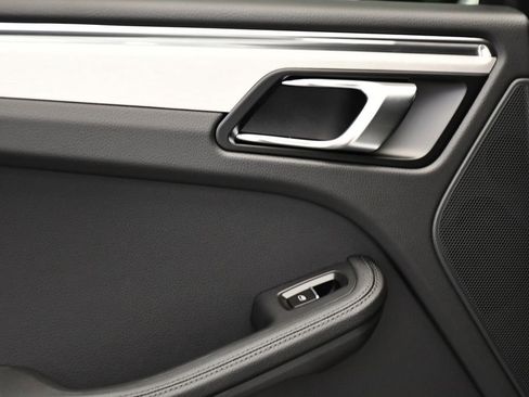 Certified 2026 Porsche Macan AWD/4WD image 44