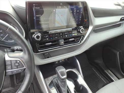 Used 2021 Toyota Highlander Platinum image 30