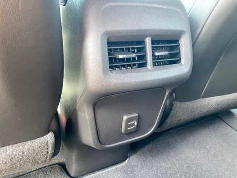 Used 2022 Chevrolet Equinox RS w/ LPO, Cargo Package FWD image 19