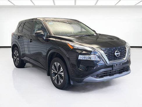 Used 2023 Nissan Rogue SV image 3