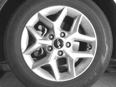 Used 2025 Kia Soul LX w/ LX Technology Package image 12