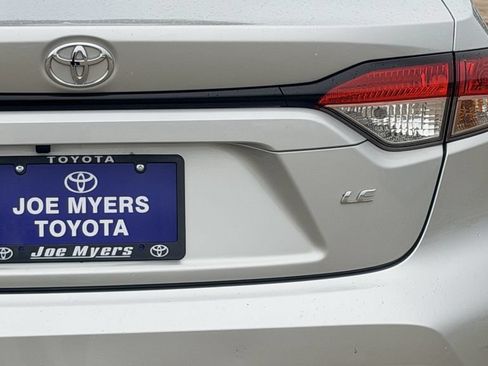 Used 2025 Toyota Corolla LE FWD image 10
