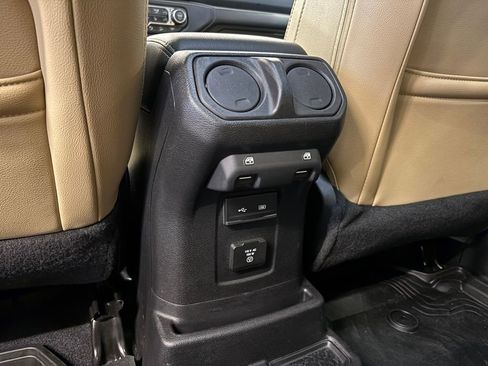 Used 2019 Jeep Wrangler Unlimited Sahara image 24