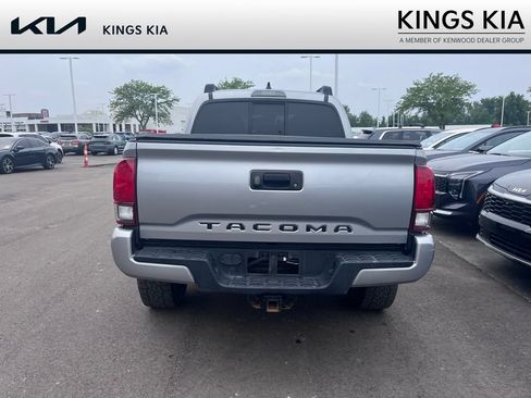 Used 2020 Toyota Tacoma SR AWD/4WD image 4