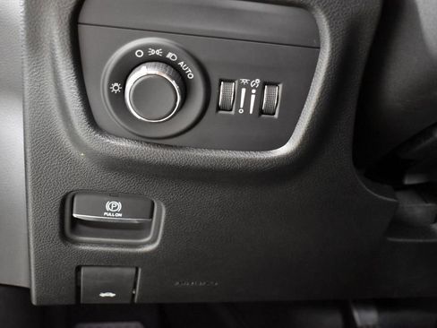 Used 2024 Jeep Grand Cherokee Altitude RWD image 11