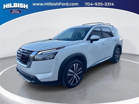 Used 2024 Nissan Pathfinder Platinum w/ Cargo Package image 1