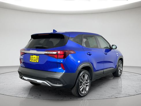 Used 2023 Kia Seltos LX AWD/4WD image 5