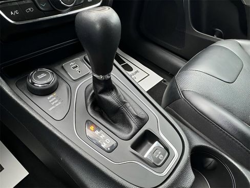 Used 2022 Jeep Cherokee Latitude Lux image 11