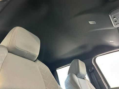 Used 2025 Toyota Tacoma SR5 AWD/4WD image 18