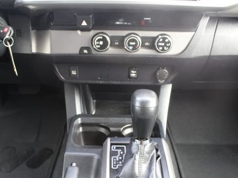 Used 2016 Toyota Tacoma SR5 w/ SR5 Appearance Package (SN) RWD image 41