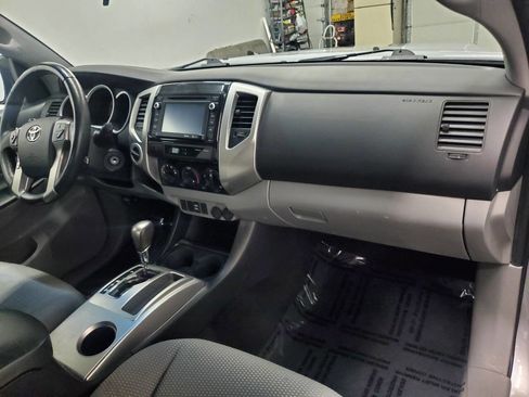 Used 2014 Toyota Tacoma 4x4 Access Cab V6 w/ SR5 Package image 12