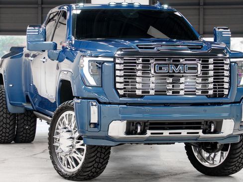 Used 2026 GMC Sierra 3500 Denali w/ Denali Reserve Package AWD/4WD image 2