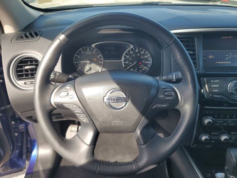 Certified 2019 Nissan Pathfinder SV image 17