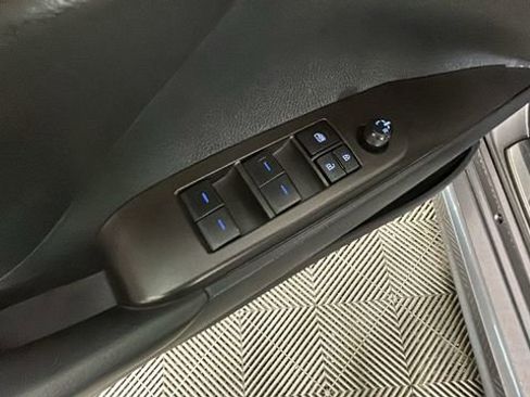 Used 2024 Toyota Camry SE FWD image 11