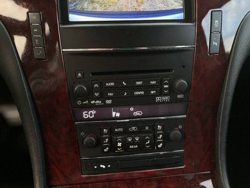 Used 2013 Cadillac Escalade Luxury AWD/4WD image 21