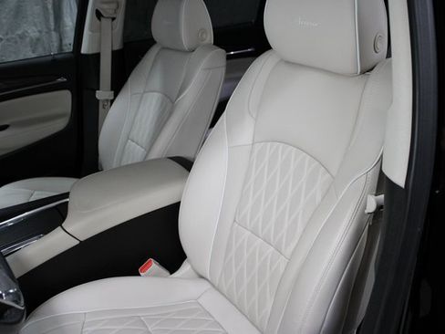 Used 2023 Buick Enclave Avenir w/ Avenir Technology Package image 22