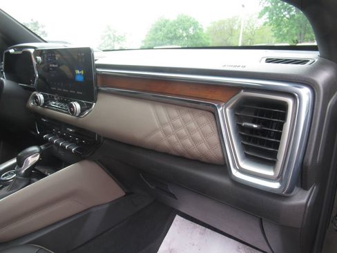 Used 2023 GMC Canyon Denali w/ Denali Black Edition AWD/4WD image 7