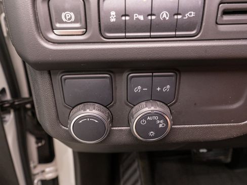 Used 2021 Chevrolet Suburban LT w/ Rear Media and Nav Package RWD image 30