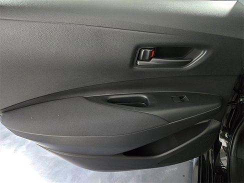 Used 2022 Toyota Corolla LE image 18