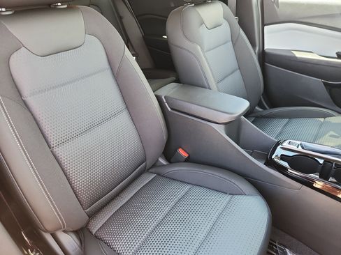 New 2026 Chevrolet Trax LT w/ Midnight Edition FWD image 11