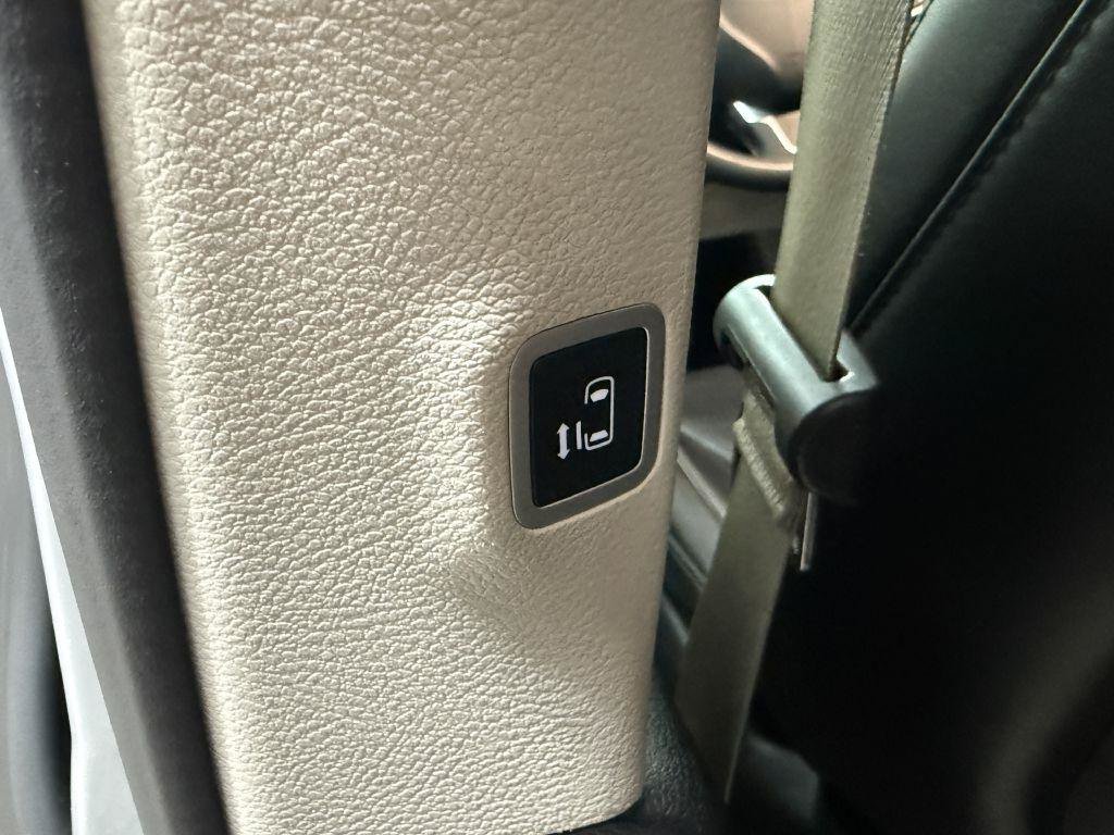 Used 2023 Chrysler Pacifica Touring-L FWD image 31