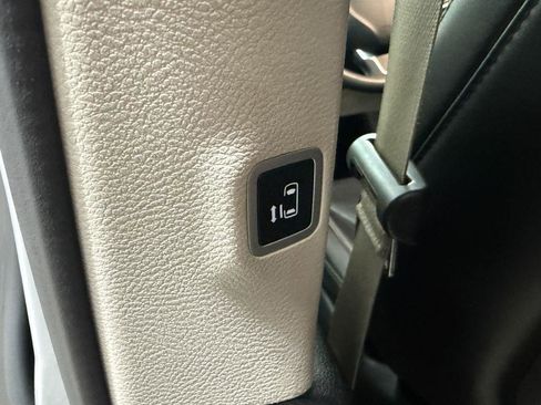 Used 2023 Chrysler Pacifica Touring-L FWD image 31