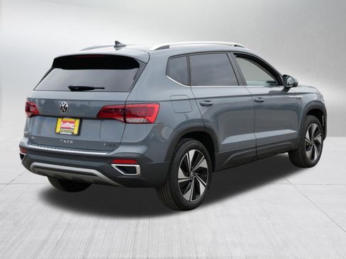 Used 2024 Volkswagen Taos SE image 7