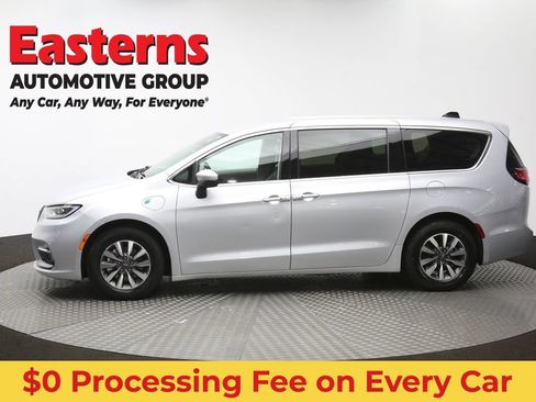 Used 2023 Chrysler Pacifica Touring-L FWD image 61