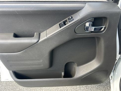 Used 2019 Nissan Frontier SV image 12
