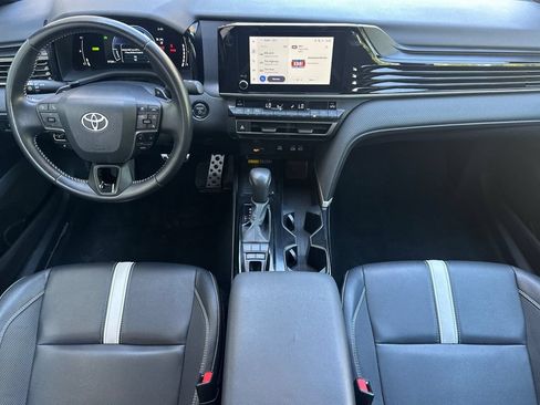 Used 2025 Toyota Camry SE FWD image 13
