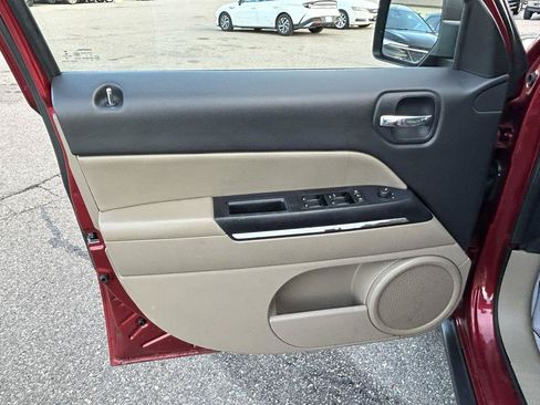 Used 2015 Jeep Patriot Limited w/ Sun/Sound Group AWD/4WD image 14